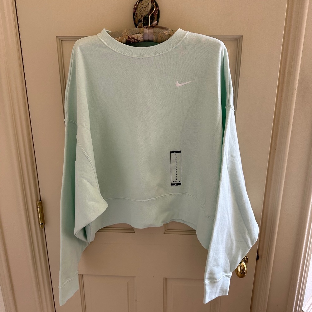 NIKE MINT GREEN TREND FLEECE CREW / NWT-S